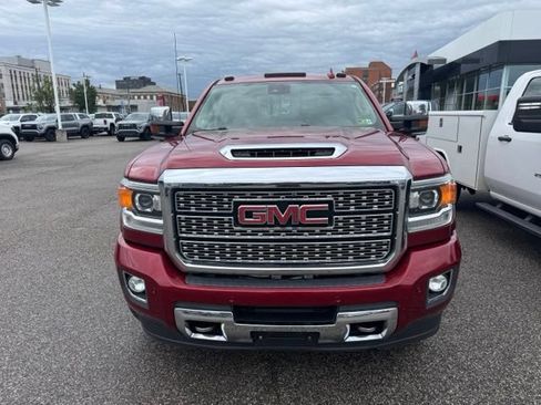 Used 2018 GMC Sierra 2500 Denali w/ Duramax Plus Package AWD/4WD image 2