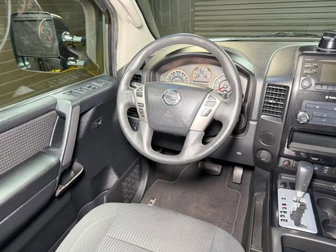 Used 2014 Nissan Titan SV w/ SV Premium Utility Package image 21
