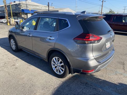 Used 2018 Nissan Rogue SV w/ Premium Package image 9