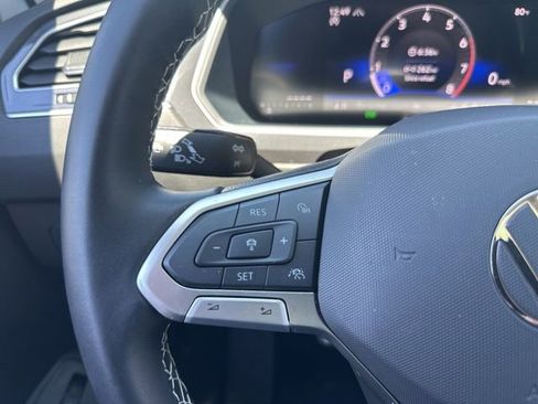Used 2024 Volkswagen Tiguan SE AWD/4WD image 17