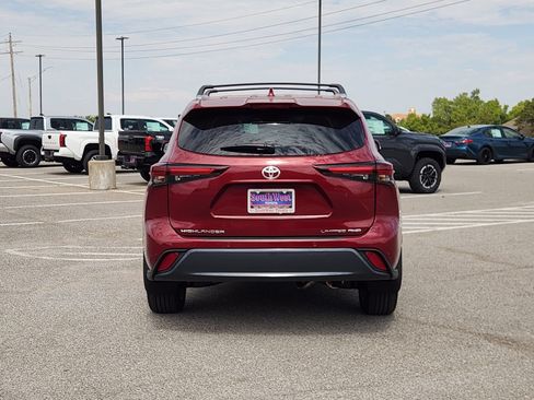 New 2026 Toyota Highlander Limited AWD/4WD image 8