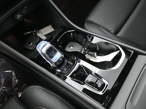 New 2026 Volvo XC40 B4 Plus w/ Protection Package Premier FWD image 18
