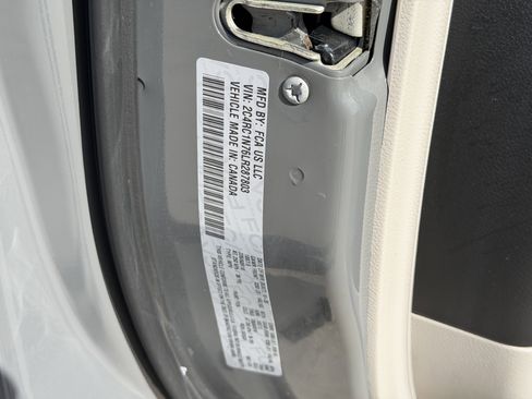 Used 2020 Chrysler Pacifica Limited w/ Advanced Safetytec Group image 39