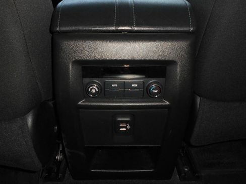 Used 2023 Chevrolet Traverse LT AWD/4WD image 14
