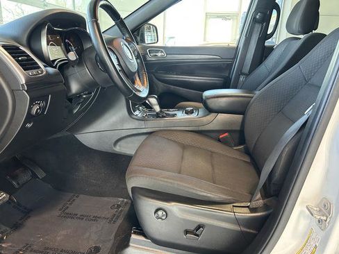 Used 2020 Jeep Grand Cherokee Laredo image 15