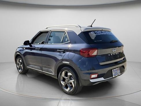 Used 2023 Hyundai Venue Limited FWD image 8