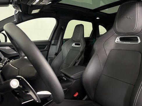 New 2026 Jaguar F-PACE R-Dynamic S image 5