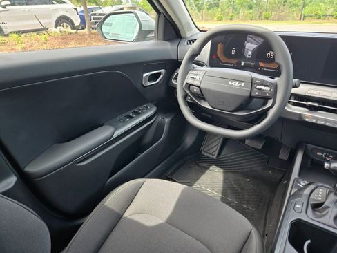 New 2026 Kia K4 LXS FWD image 9