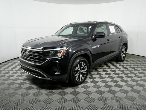 Certified 2024 Volkswagen Atlas Cross Sport SE image 3