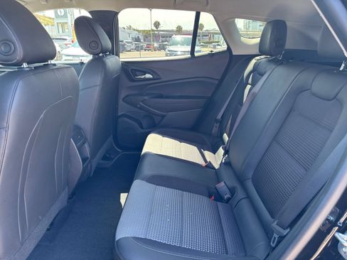 Used 2025 Chevrolet Trax LT w/ LT Convenience Package FWD image 20