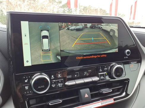 New 2026 Toyota Highlander Limited image 16