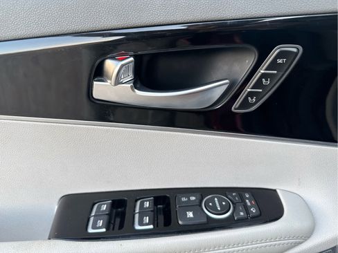 Used 2017 Kia Sorento SX image 22