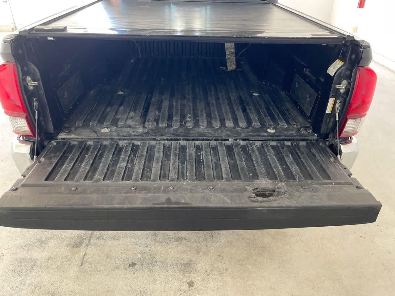 Used 2018 Toyota Tacoma SR5 AWD/4WD image 22