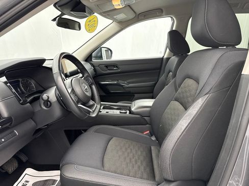 Used 2024 Nissan Pathfinder SV AWD/4WD image 17