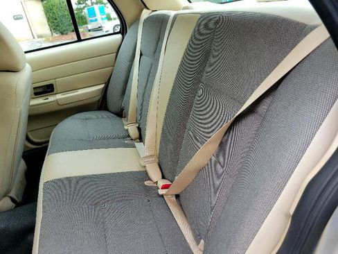 Used 2011 Ford Crown Victoria Police Interceptor w/ Comfort & Convenience Group image 29