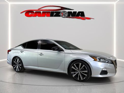 Used 2020 Nissan Altima 2.5 SR w/ Premium Package FWD image 2