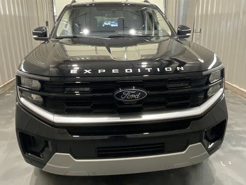 Used 2025 Ford Expedition Max Platinum w/ Driver's Package AWD/4WD image 3