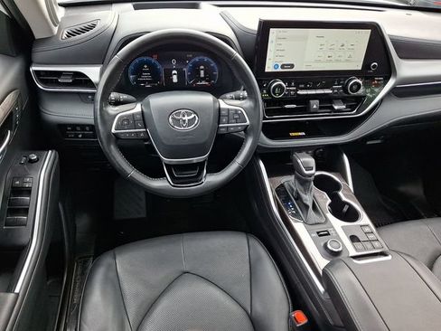 Used 2024 Toyota Highlander Platinum AWD/4WD image 13