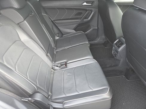 Used 2022 Volkswagen Tiguan SEL R-Line AWD/4WD image 32