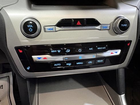 Certified 2022 Ford Explorer XLT w/ Equipment Group 202A image 15