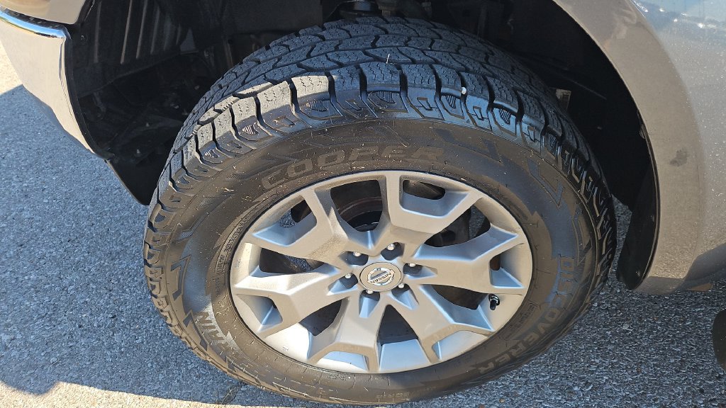 Used 2019 Nissan Frontier SL AWD/4WD image 3