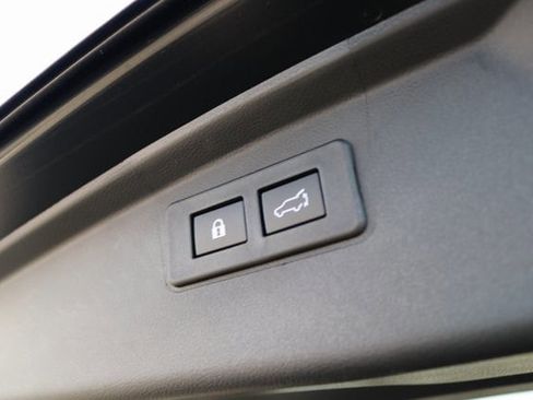 Used 2025 Subaru Outback Onyx Edition image 17