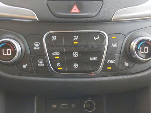 Used 2021 Chevrolet Equinox LT w/ Driver Convenience Package image 26