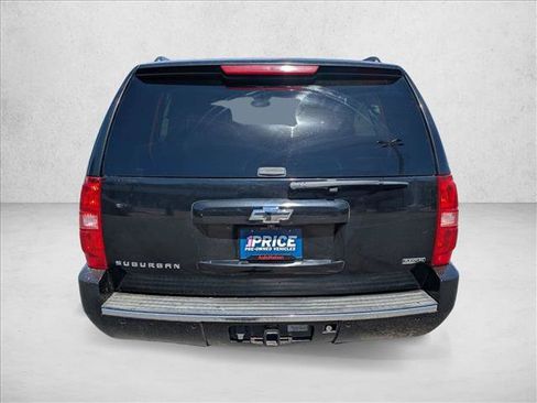 Used 2010 Chevrolet Suburban LTZ RWD image 7
