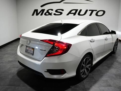 Used 2019 Honda Civic Touring image 21