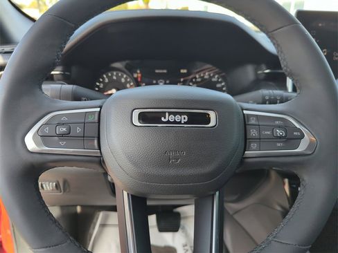 Used 2023 Jeep Compass Limited image 42