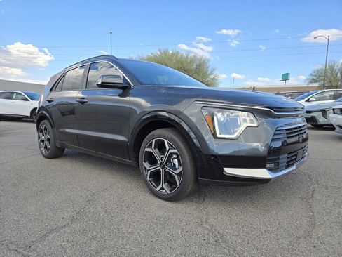 New 2025 Kia Niro EX Touring image 2