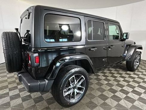 Used 2024 Jeep Wrangler Unlimited w/ Convenience Group AWD/4WD image 3