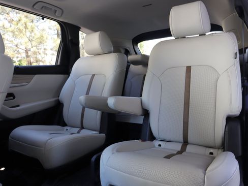 Certified 2024 MAZDA CX-90 Plug-In Hybrid w/ Premium Plus image 9