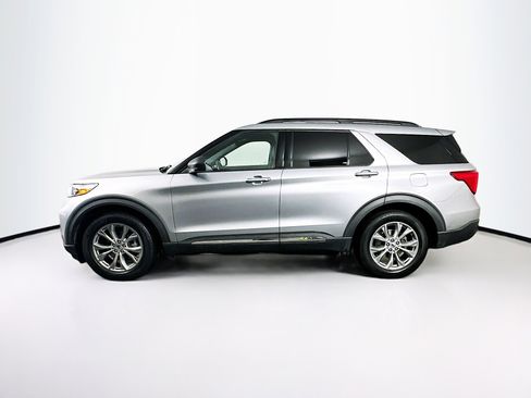 Used 2020 Ford Explorer XLT w/ Equipment Group 202A image 4