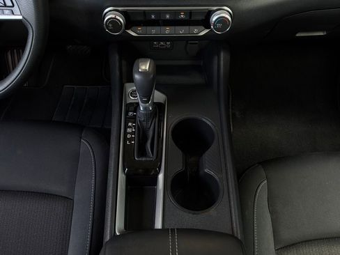 Used 2025 Nissan Altima 2.5 SV FWD image 14