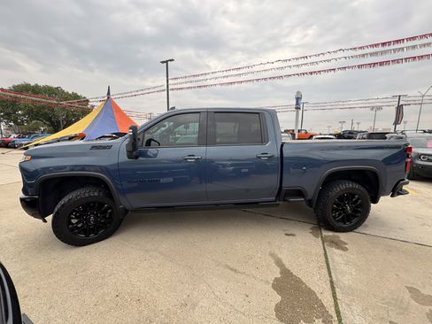 Used 2025 Chevrolet Silverado 2500 LTZ w/ LTZ Plus Package image 15