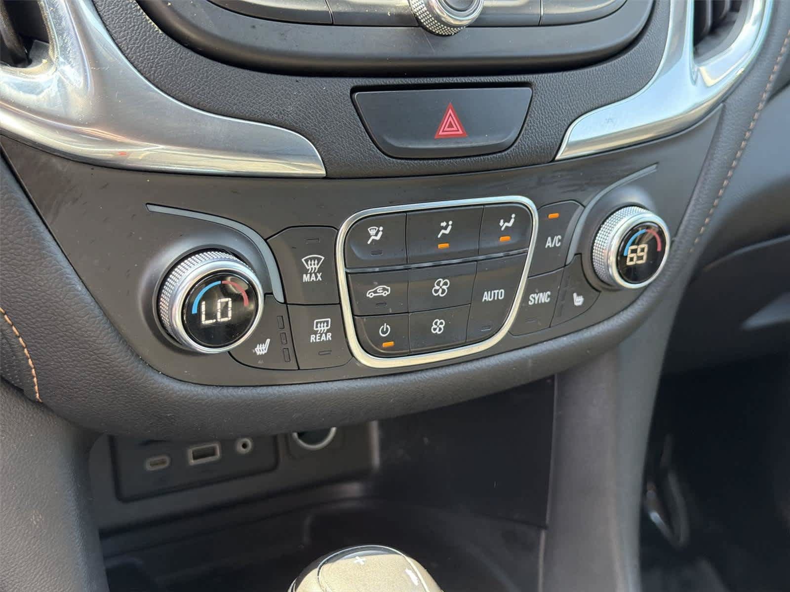 Used 2021 Chevrolet Equinox Premier FWD image 36
