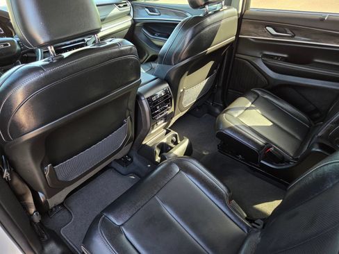 Used 2024 Jeep Grand Cherokee L Limited w/ Luxury Tech Group II RWD image 23