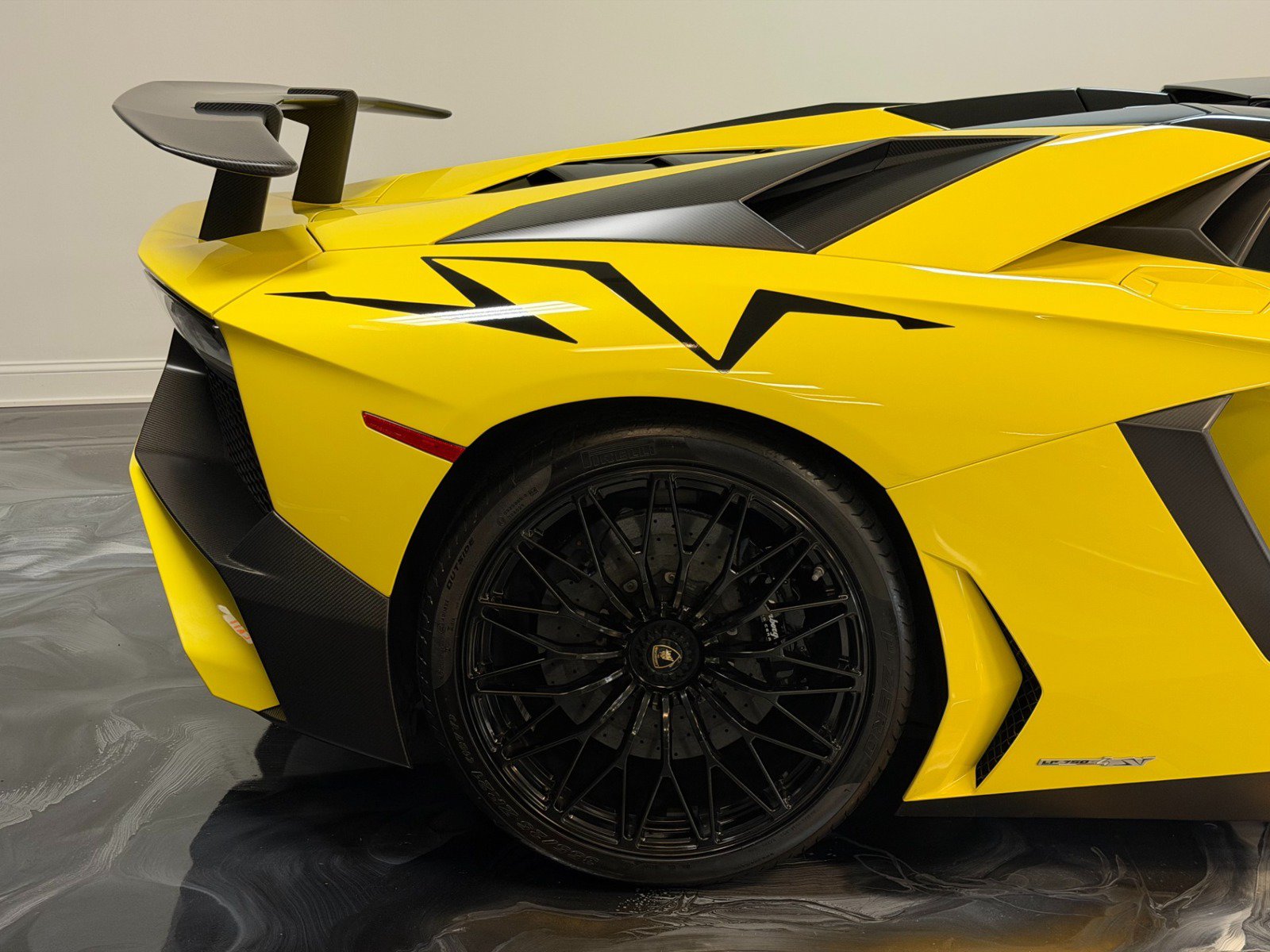 Used 2017 Lamborghini Aventador LP 750-4 Superveloce AWD/4WD image 4