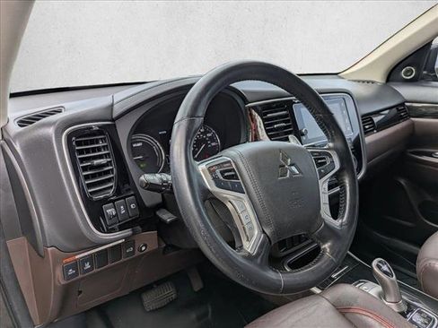 Used 2018 Mitsubishi Outlander GT AWD/4WD image 10