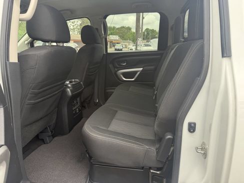 Used 2019 Nissan Titan SV w/ SV Convenience Package AWD/4WD image 14
