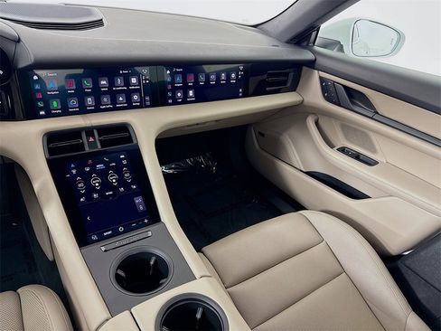 Used 2023 Porsche Taycan image 25