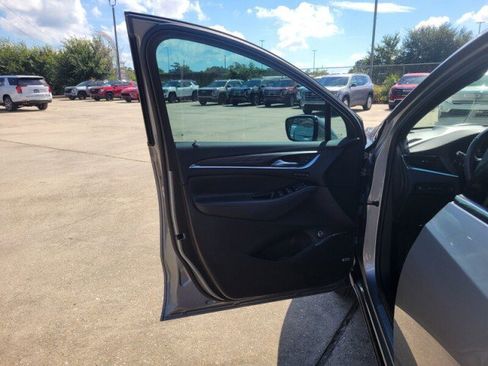 Used 2024 Buick Enclave Avenir w/ Avenir Technology Package image 15