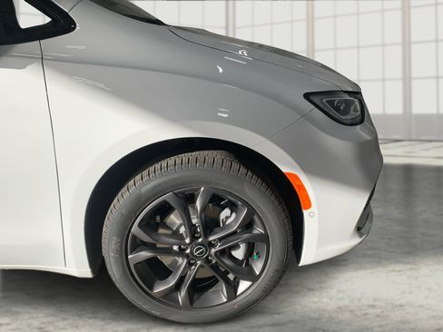 New 2026 Chrysler Pacifica Select image 21