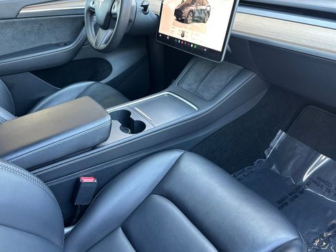 Used 2023 Tesla Model Y Long Range image 17