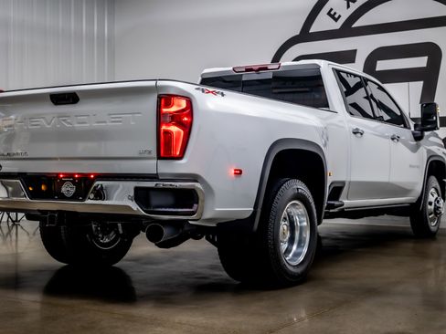 Used 2024 Chevrolet Silverado 3500 LTZ w/ LTZ Plus Package AWD/4WD image 36