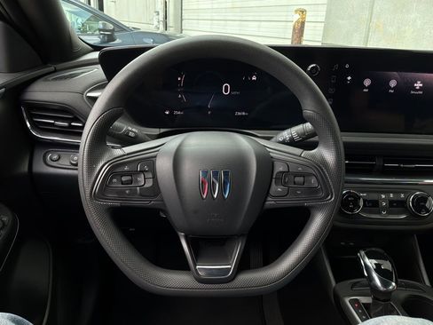 Used 2025 Buick Envista Preferred image 31