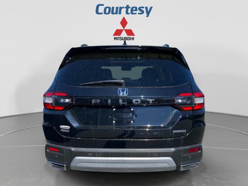 Used 2023 Honda Pilot Touring image 4