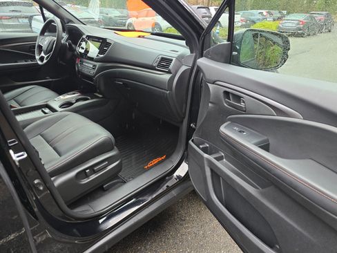 Used 2023 Honda Passport TrailSport image 12