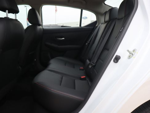 Used 2024 Nissan Sentra SR w/ SR Premium Package image 10